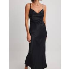 NA-KD Waterfall Midi Slip Dress - Sort