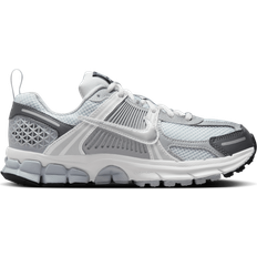 Nike vomero 5 NIKE Vomero 5 GS - Pure Platinum/Summit White/Dark Grey/Metallic Silver