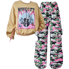 Kinderbekleidung Shein 2pcs/Set Tween Girl Camouflage Pants And Guitar Letter Print Sweatshirt Set