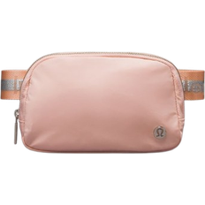 Lululemon Everywhere Belt Bag 1L Wordmark - Pink Mist/Silver/White Opal