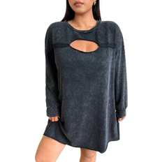 Shein SHEIN EZwear Plus Size Distressed Snow Flecks Print Long T-Shirt Dress, Open Neckline Design, Autumn/Winter