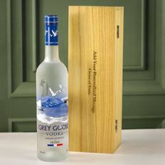 Beer & Spirits Grey Goose Premium French Vodka 70cl in Premium Wine Box - Oak Wood 40%