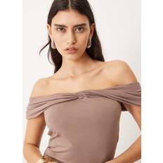 Abercrombie & Fitch Bluser Abercrombie & Fitch Asymmetrisk Top Med Snoet Offshoulder Design Brun