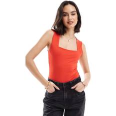 Röda Shapewear & Underplagg New Look Åtsmitande Body Med Fyrkantig Halsringning - Röd