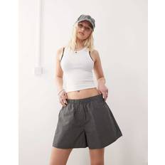 Weekday Grårutiga Avslappnade Shorts - Grå/A