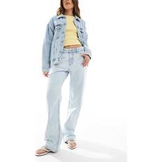 Blå Jeans I Superljus Tvätt Med Raka Ben