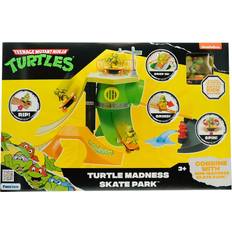 Funrise Turtle Skate Mayhem legesæt med 18 dele Michelangelo skater-figur medfølger