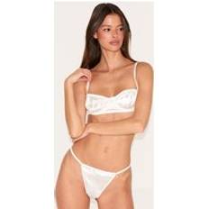 Satin Underklädesset PrettyLittleThing Satin Pleated Underwired Lingerie Set - White