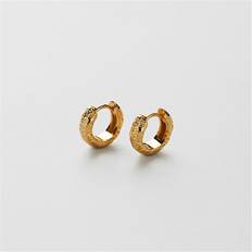 Örhängen Safira Textured Huggie Hoops