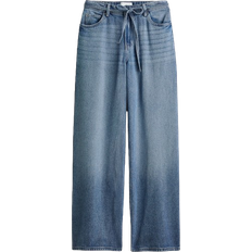 H&M Damen Jeans mit breitem Bindegürtel Blau