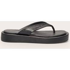 Sandals PrettyLittleThing Pu Round Toe Thong Flatform Sandals - Black