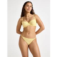 Gula Underkläder Lindex Stringtrosa Med Broderie Anglaise
