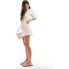 Vero Moda Plisse Short Co-Ord With Ruffle Trim - Cream