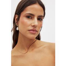 Gold Plated Mismatched Pearl Earrings - Guld