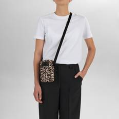 Leopard Axelremsväskor Markberg Crossbody Darla - Monochrome
