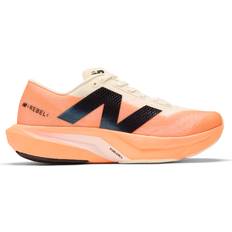 New balance v4 New Balance Fuelcell Rebel v4 Hardloopschoenen - Oranje