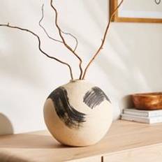 The Edited Life Brush Stroke - Cream Vase