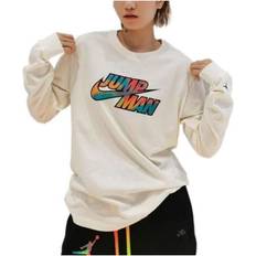 Nike Dry Fit Casual Graphic T-Shirt - White