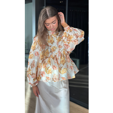 Malina Kläder Malina Blus Pernilla High Neck Balloon Sleeve Cream Peony
