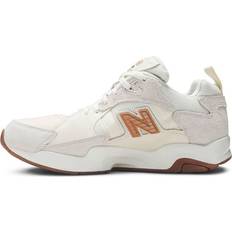 New Balance No Vacancy Inn x 650 Water and WiFi