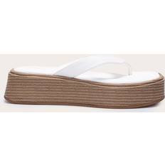 PrettyLittleThing PU Toe Thong Round Toe Flatform Sandals - White
