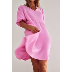 Rosa Klänningar Noella Love Dress Bright Pink
