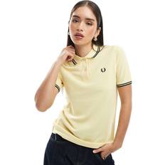 Fred Perry Gula Pikétröjor Fred Perry Pikétröja Med Två Kantränder - Gul/Vit
