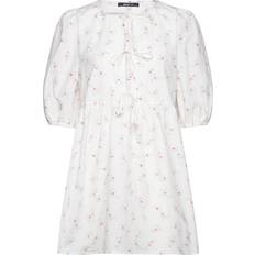 Gina Tricot Småblommig Miniklänning Med Puffärmar - Vit