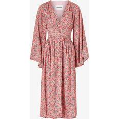 Malina Kläder Malina Klänning Auden V-neck Satin Midi Dress - Rosa