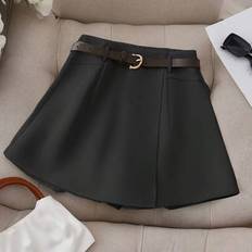Shein Dam Shorts Shein Kvinnors Casual Enfärgade Faux Pocket Shorts med Bälte - Svart