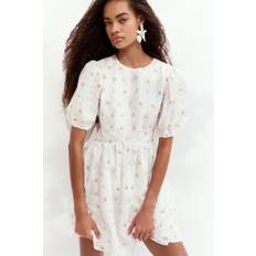 Rygg H&M Broderad Klänning Med Öppen Rygg - Vit/Blommig