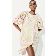 Dam - Vita Klänningar H&M Klänning Med Ärm I Broderie Anglaise - Vit/Blommig