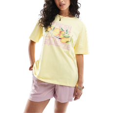 Pieces Fresh Squeeze Graphic Oversized T-shirt - Pale Banana