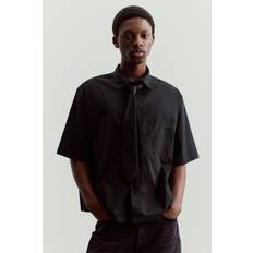 H&M Men Shirts H&M Oversized Fit Short-sleeved Shirt - Black