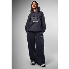 boohoo DSGN Studio Towelling Applique Straight Leg Jogger - Charcoal