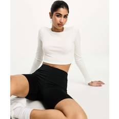 NA-KD Round Neck Ribbed Long Sleeve Crop Top - White