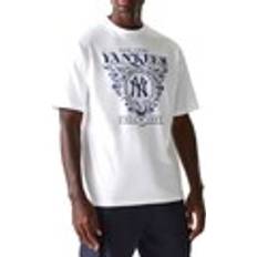 New Era Men T-shirts New Era NY Yankees Graphic Back Detail Relaxed T-Shirt - White