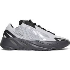 Yeezy 700 adidas Yeezy Boost 700 MNVN - Metallic