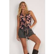 Florals Outerwear Nasty Gal Blurred Floral Collared Tie Front Vest - Black