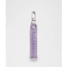 Lululemon Never Lost Schlüsselanhänger - Lavender Frost/Galactic Cobalt