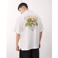 New Era Shirts New Era NY Yankees Revere Shirt With Motif Back Detail - White