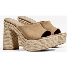 Bershka Gyldenbrune Sandaler Med Plateau-Hæl I Jute