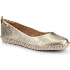 Lightweight Leather Pumps - Gold