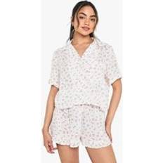 Florals - Women Sleepwear boohoo Womens Floral Print Cheesecloth Short Sleeve Shirt & Shorts Pyjama Set - Pink