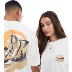 The North Face Mountain View T-Shirt With Tryck Baktill - Vit