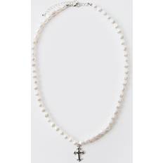 Men - White Gold Necklaces boohooMAN Gothic Cross Mock Pearl Necklace - White