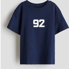 122/128 Överdelar H&M Pojke Bomull T-shirt Med Tryck - Marinblå