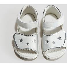 PRIMIGI Sandaler Barnskor PRIMIGI Iridescent Baby Sandal - Iridescent White