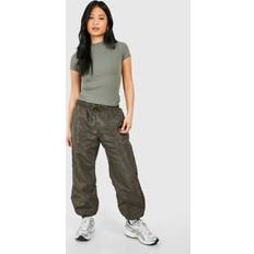 Tapered Trousers & Shorts boohoo Petite Cuff Hem Drawstring Parachute Trouser - Green