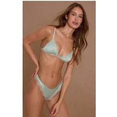 Satin Underklädesset PrettyLittleThing Satin Lace Trim Triangle Bra Thong Lingerie Set